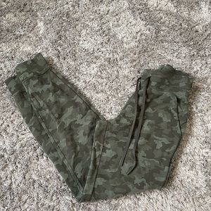 Lululemon Ready to Rulu Jogger